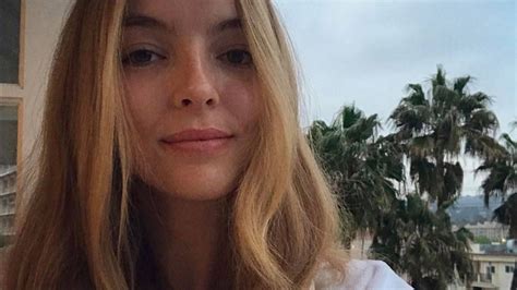 Jodie Comer stuns in black swimsuit during idyllic Irish staycation ...